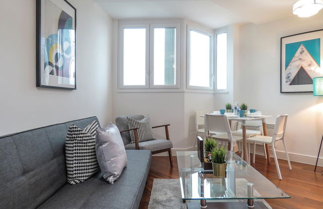 Tudors eSuites Birmingham City Centre Apartments near Gas Street Basin - Photo 11