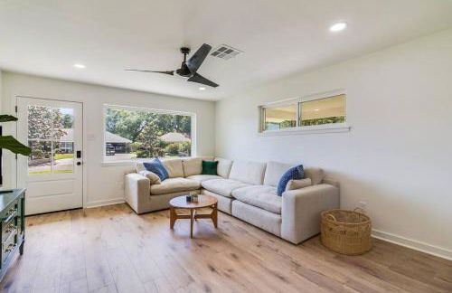 Central Lafayette location w/King Bed & Coffee Bar - Foto 15