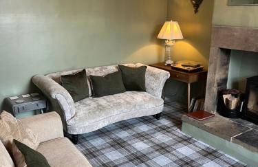 Honeybee Cottage, with a log fire & a hot tub. - Foto 8