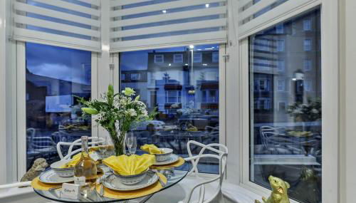 The Apartment - Ground Floor - Luxury for up to 4 guests near Open Air Theatre and North Bay - Foto 4