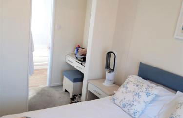 Tattershall Lakeside Lodge Indulgent wheelchair accessible 8 berth with Hot Tub - Foto 4