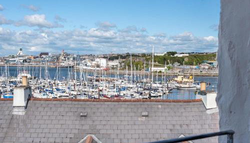 Cosy Fisherman's Cottage with Balcony & Sea Views - Photo 4