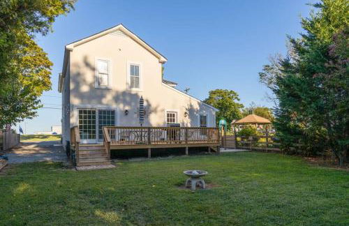 The Lyellton House: Water View, Steps from Beach - Foto 22