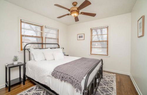 2 Bed 1 Bath Home w 2 Car Garage & Fenced Yard - Photo 8