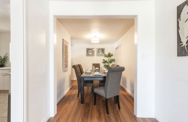 Charming Spacious Home - Modern Comforts, Prime Location - Photo 45