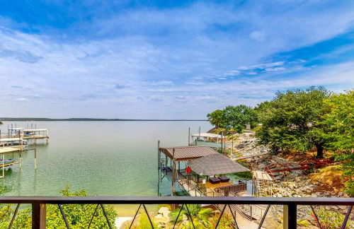 Hot Tub and Views Luxe Lake Bridgeport Retreat - Foto 1