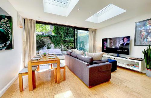 2-Bedroom flat with private patio & firepit in Shepherds Bush near Hammersmith by Staylio Ltd - Foto 18