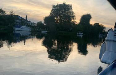 Stunning Classic Dutch Barge near Henley & Marlow - Foto 9