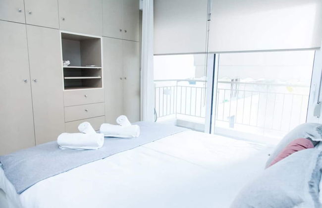 Elegant & Spacious Apt. with Sea View - Photo 4