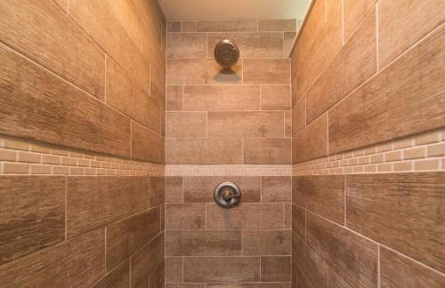 Walk to Acrisure - Parking - Location - GroupStay - Foto 7