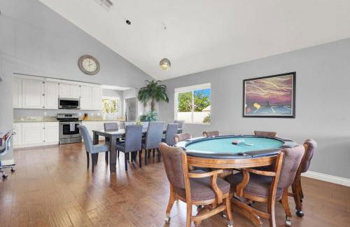 Luxe 4BR Vegas Retreat Pool, Games and BBQ - Foto 21