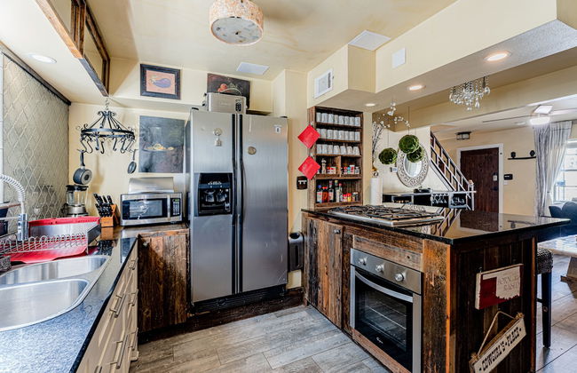 Mr. Wilson - Photo 8