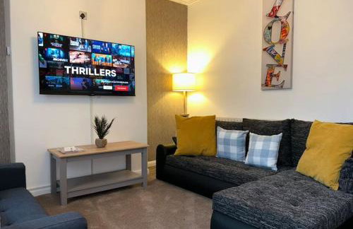 Homely 3 Bed House Halifax - Foto 1