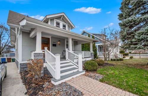 Steps to Dtwn Plymouth! Home with Dog-Friendly Yard - Foto 1