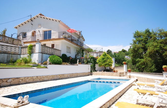 Serene Villa in Lloret de Mar With Private Swimming Pool - Photo 1