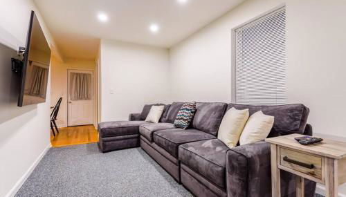 Saratoga Serenity: Charming Rental Nearby Downtown - Photo 2