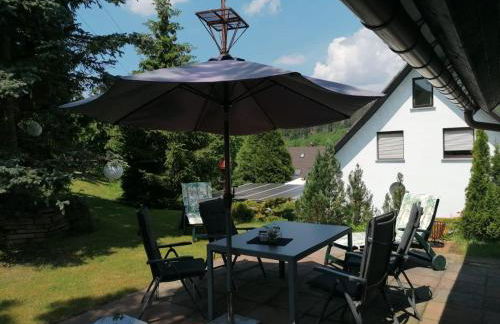 Häuschen in grüner Idylle - Foto 1