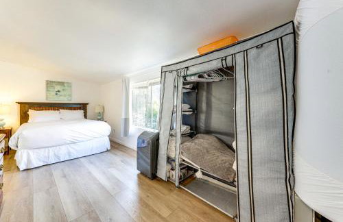 Private Hilltop Getaway with Patio Dogs Welcome! - Foto 13