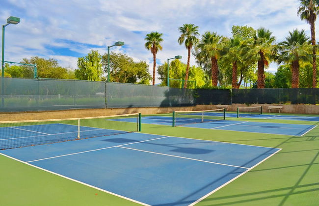 The Villas at Emerald Desert RV Resort - Foto 37