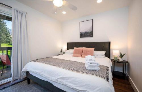 Welcoming Wolf Getaway WL1405 Ski Escape Hot Tub - Foto 17