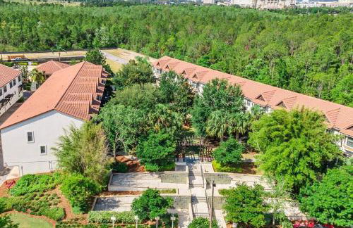 Vibrant 4BR Family Townhome 1 mile from Disney World and Disney Springs - Photo 32