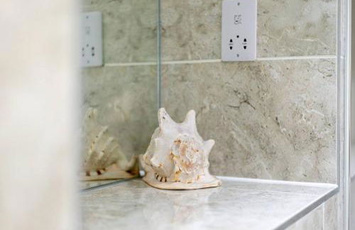 Stunning Riverside View Apartment, near Canary Wharf & O2 - Photo 8