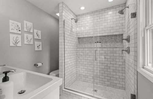 Zestlife-LuxuryEscape-ThemedRooms-Pool-GameRoom - Foto 54