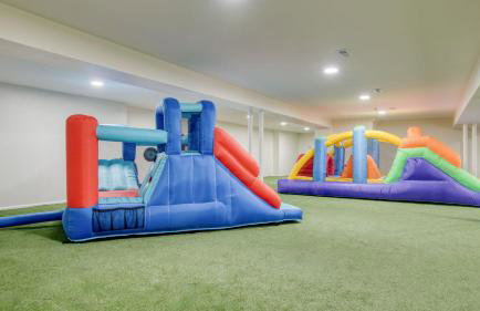 Game Farm Villa by Avantstay 10bdr, Private Pond, Spa, Pool Family-friendly - Foto 13