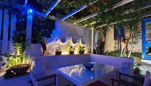 Isalos Urban Oasis Thessaloniki - Tranquil Garden Retreat - Walk to City Center - Free Easy Parking - Near Helexpo & University - Foto 2, Garden