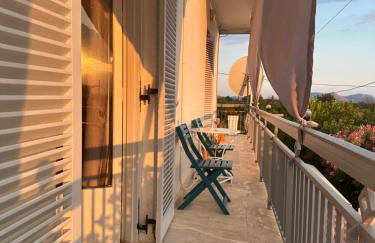 Lidas Golden View-All around veranda apartment - Photo 15