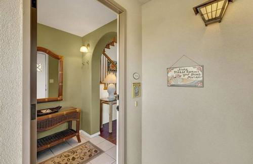 Peaceful retreat with pool gym & BBQ - Foto 18