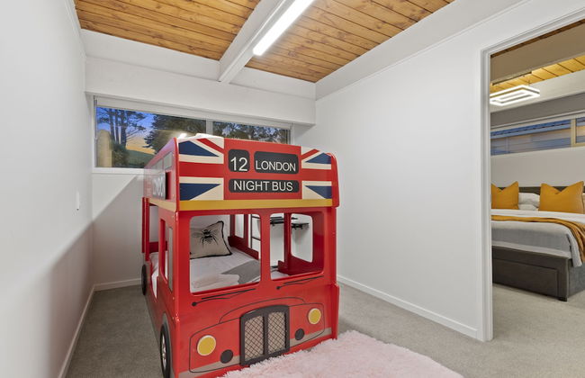 Hilltop Country Retreat with Seaviews - Foto 12