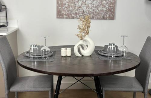 Cozy City Centre Apartment with Free Gym and Free Coffee - Photo 19