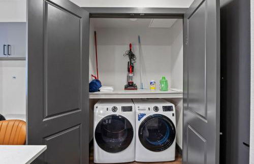 1BR Alongside Q2 and Domain With Pool, Gym and Free Parking - Foto 18