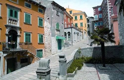 Sunset holiday home with pool and large, mature garden - Foto 36