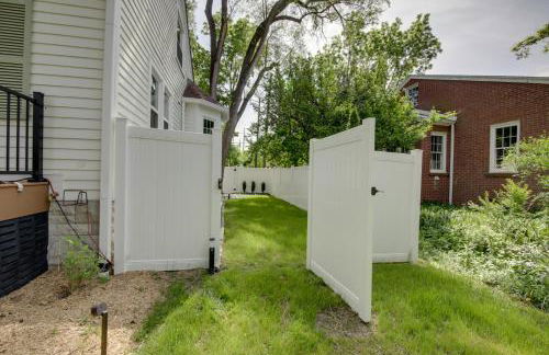 Renovated Bloomington Home - Steps to Campus! - Photo 10