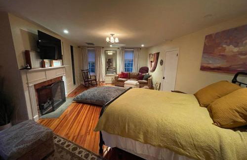 The Historic Jesse Buel Farmhouse w Heated Pool - Foto 17