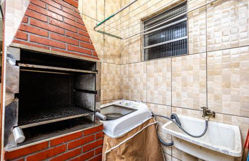 Casa para Famílias e Grupos com Ar-condicionado, Churrasqueira e estacionamento próximo em Praia Grande - Foto 5