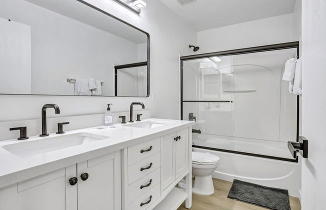 Secret Tunnel House 6 Bedroom Home by RedAwning - Foto 49