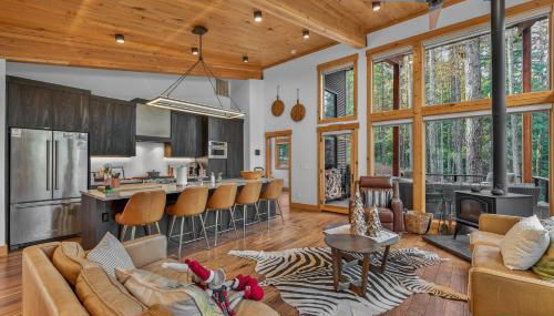 Black Diamond Chalet! Quiet, Private Mountain Luxury- Near Tamarack Resort- Lake Cascade - Foto 3