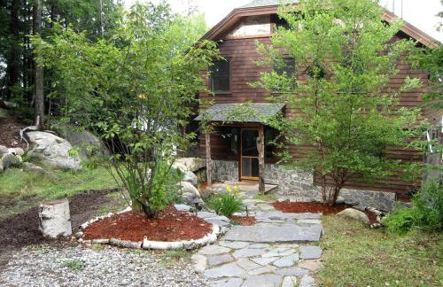 Stunning Waterfront Cabin with a Boathouse on Tupper Lake in New York - Foto 12