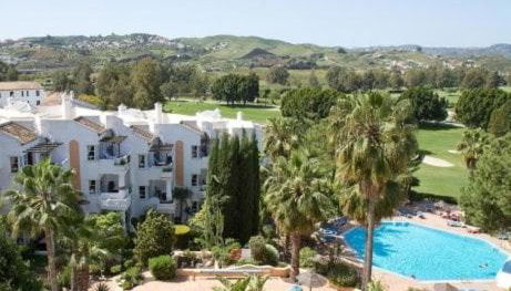 Stylish one bed apartment at Matchroom Country Club - Photo 3