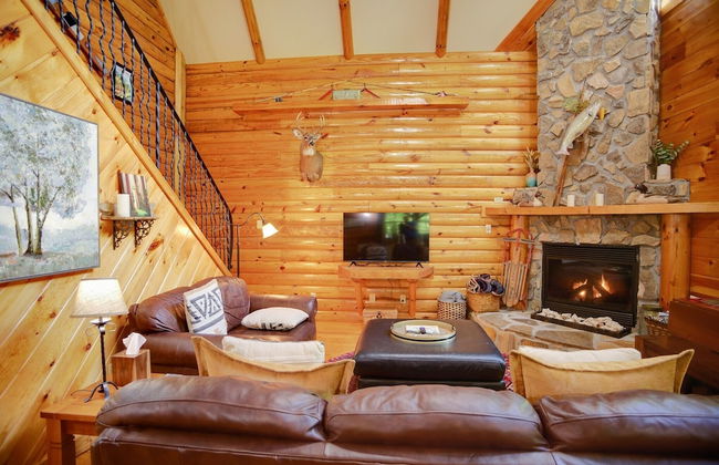 Tree Top Lodge - Gorgeous Lake Cabin With Hot Tub & Magnificent Views Of Forests And Mountains! 3 Bedroom Cabin by Redawning - Foto 11