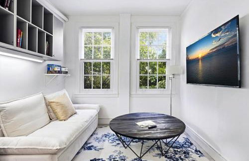 NEW Coastal 1BR at Palm Beach Hotel Condo - Foto 32