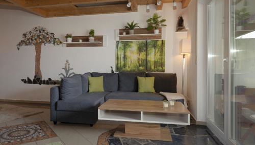 feworld living - near Salzburg city - Photo 3