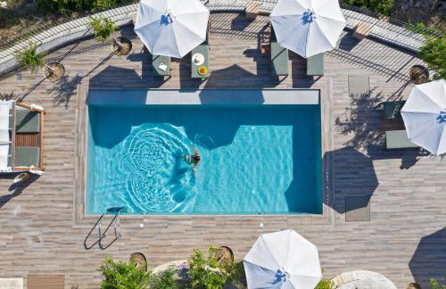 Avra Private Suites - Photo 15