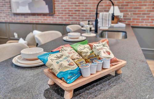 New 2 Luxe Townhomes with Rooftops Sleeps 24 - Foto 31