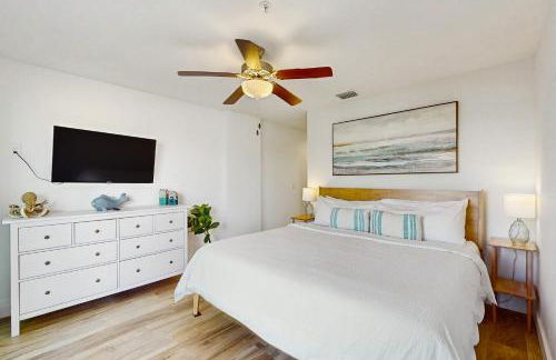 Mad Beach Hideaway - Photo 9