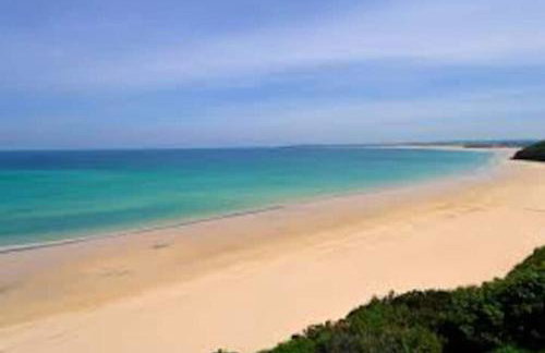 Large newly refurbished modern house, part sea views, south facing garden, parking - Photo 34