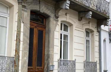 Ground Floor - Hauseman Building close to Thermes - Foto 26